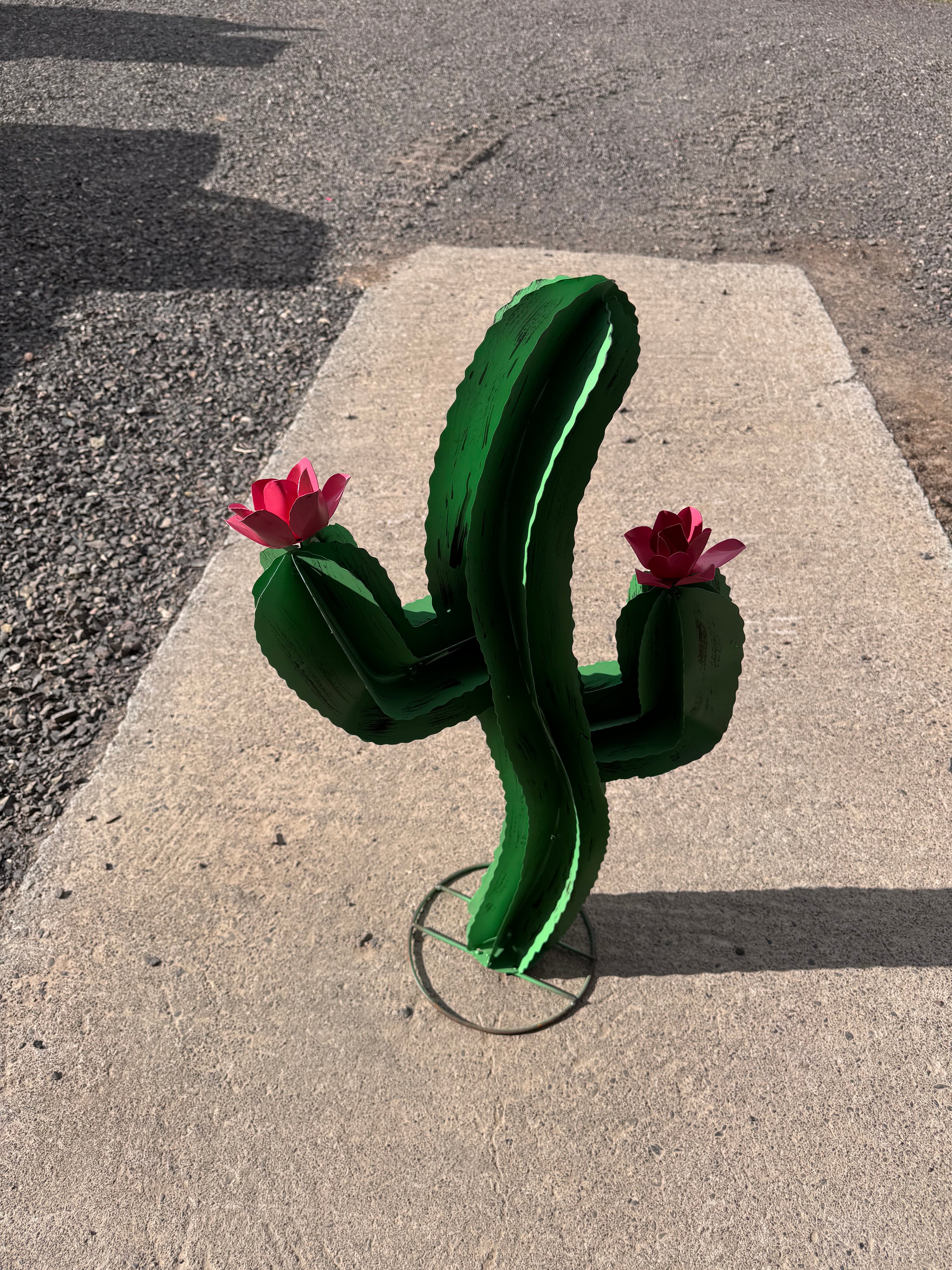 Metal 35 inch light green squiggle cactus