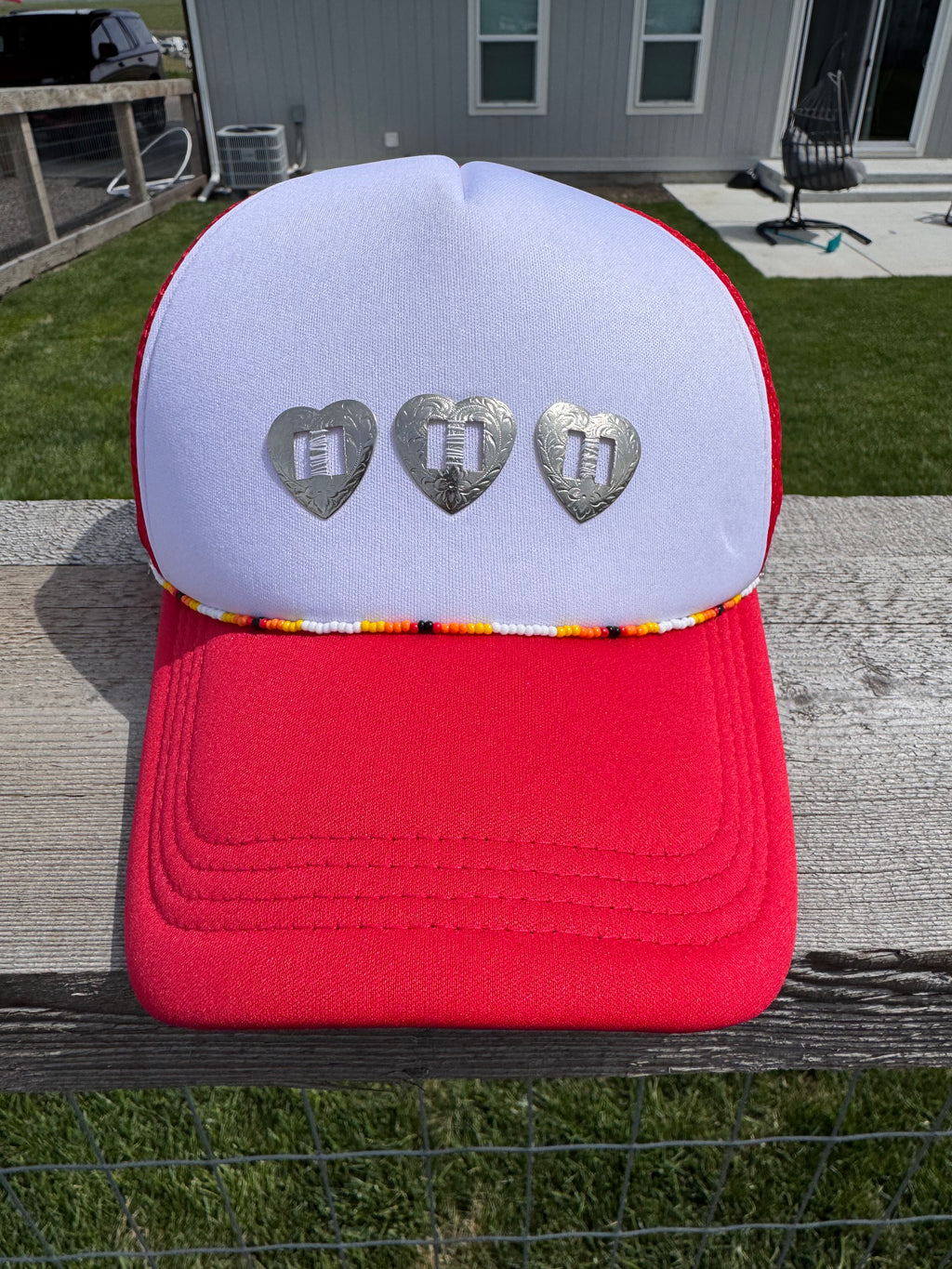 Western conch red hat with beaded chain