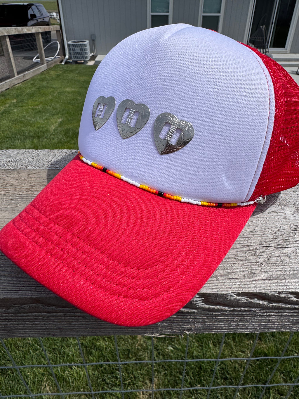 Western conch red hat with beaded chain