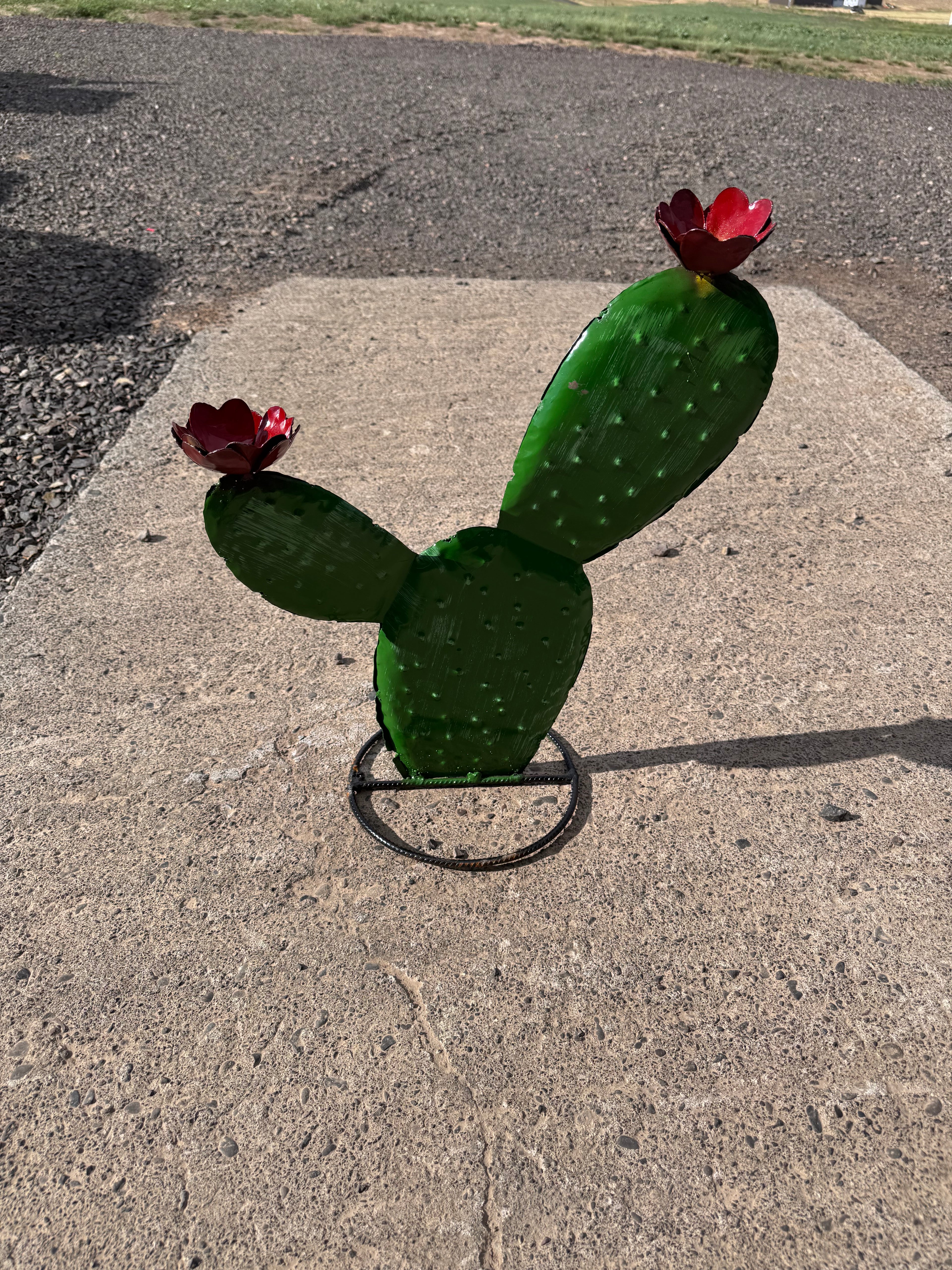 Metal 20 inch cactus red flowers