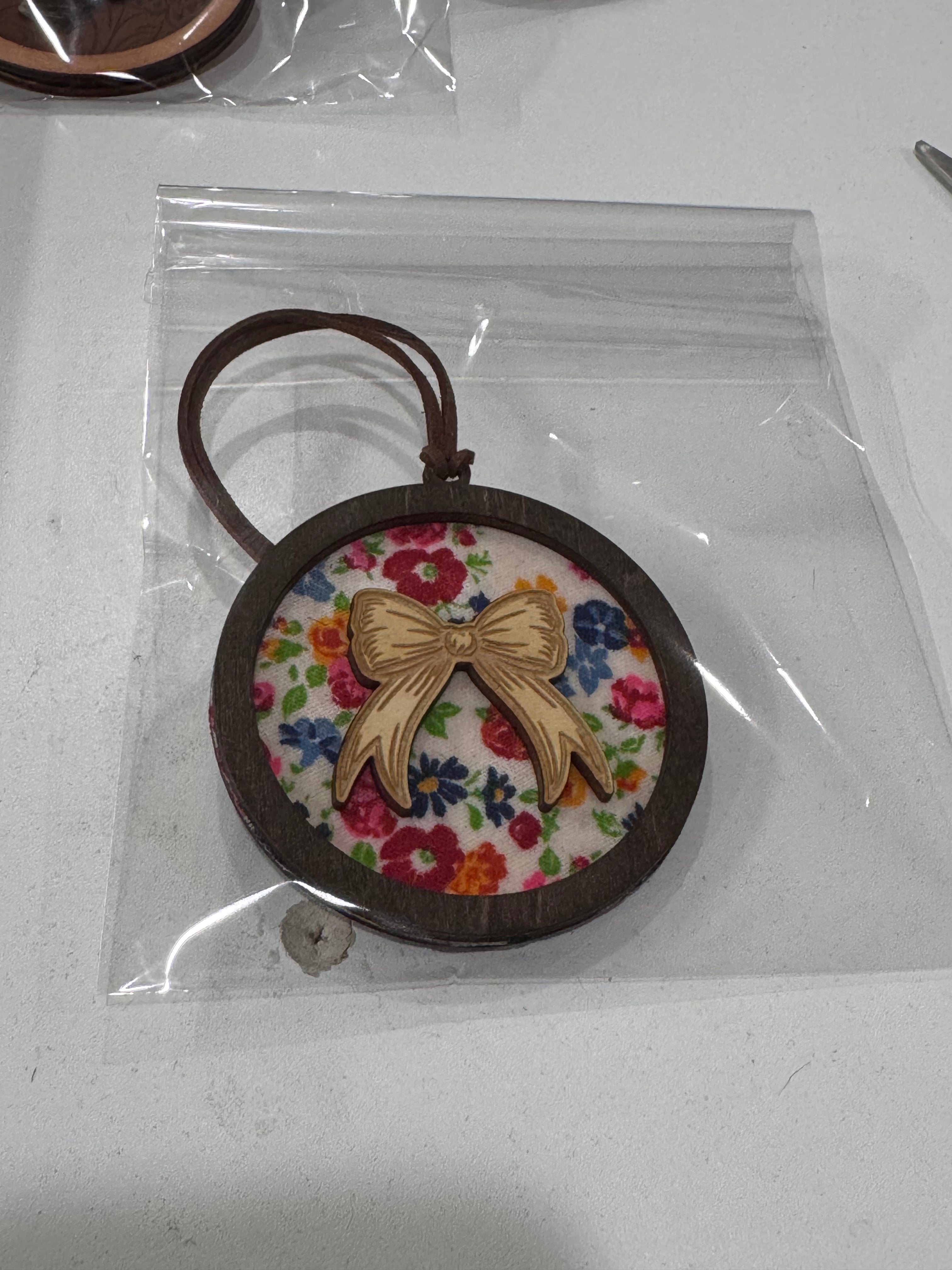 Bow floral mirror hanger